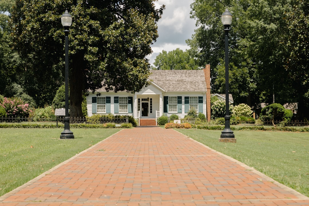 A Comprehensive Guide to Brick Paver Walkway